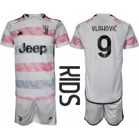 Camiseta Juventus Dusan Vlahovic #9 Segunda Equipación Replica 2023-24 para niños mangas cortas (+ Pantalones cortos)